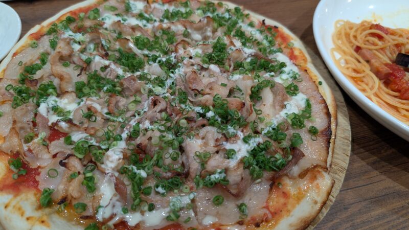 御厨屋さんの「なはりたん（ピザ）」